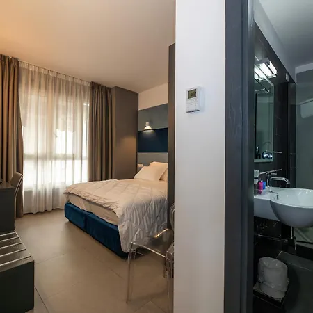Golden Hotel Neapol