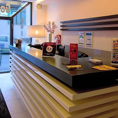 黄金酒店 3*