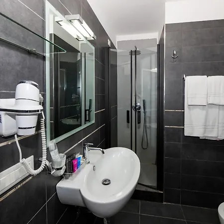 Golden Hotel 3*